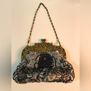 Woman’s Vintage Floral Beaded Clutch